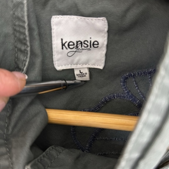 Kensie Jeans Long Sleeve Jacket, Army Green w/ Floral Pattern Size Large - Picture 4 of 6